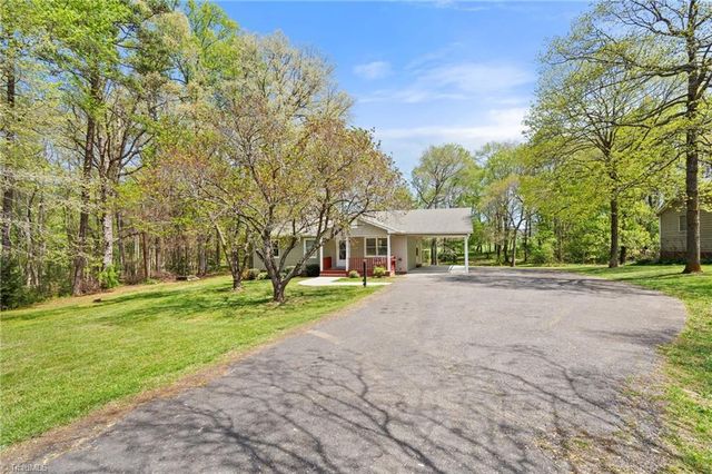 3712 Old 52 Road, Pinnacle, NC 27043