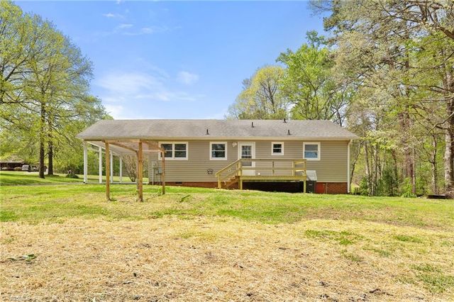 3712 Old 52 Road, Pinnacle, NC 27043