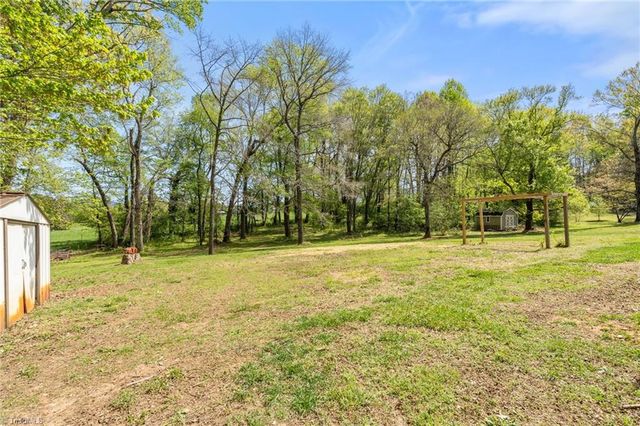 3712 Old 52 Road, Pinnacle, NC 27043