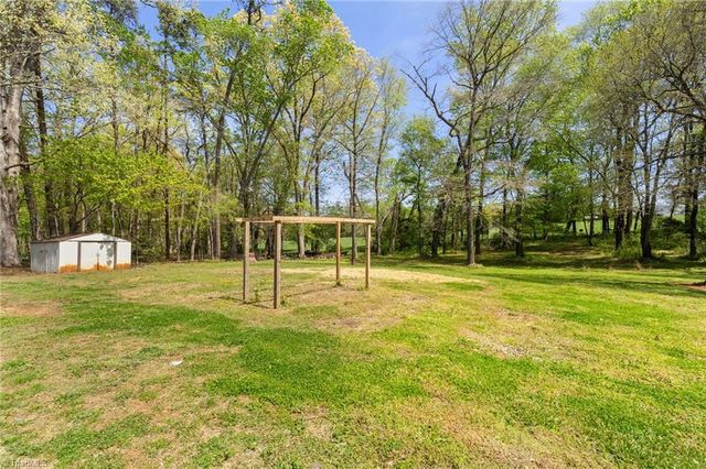 3712 Old 52 Road, Pinnacle, NC 27043