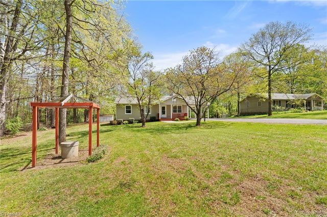 3712 Old 52 Road, Pinnacle, NC 27043