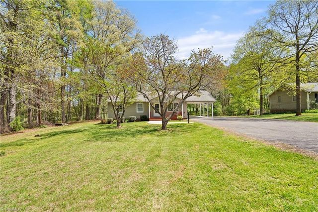 3712 Old 52 Road, Pinnacle, NC 27043
