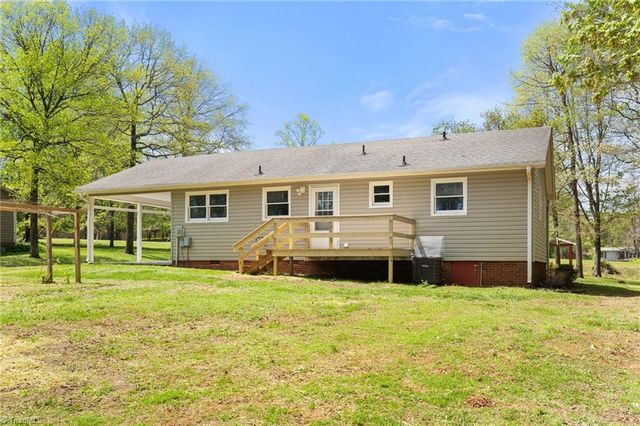 3712 Old 52 Road, Pinnacle, NC 27043