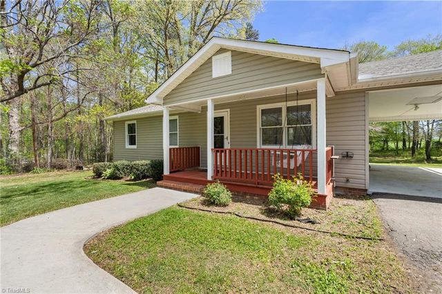 3712 Old 52 Road, Pinnacle, NC 27043