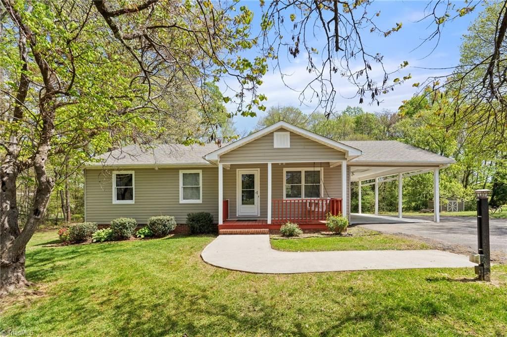 3712 Old 52 Road, Pinnacle, NC 27043