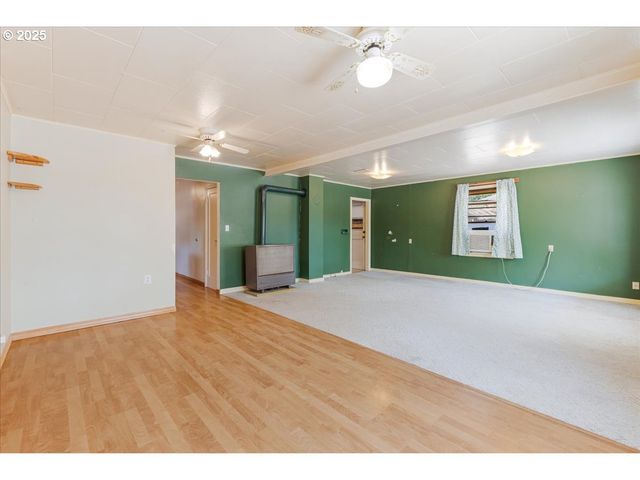 603 E 6TH St, Newberg, OR 97132