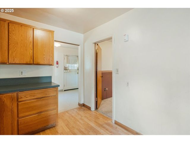 603 E 6TH St, Newberg, OR 97132