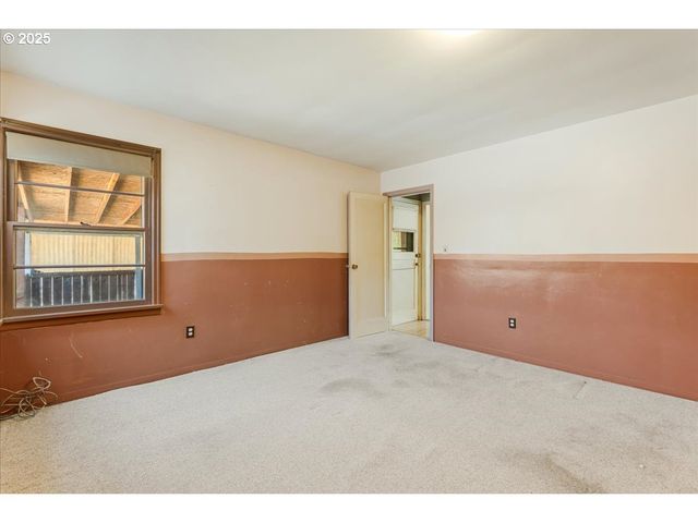 603 E 6TH St, Newberg, OR 97132