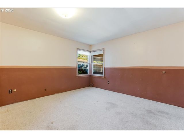 603 E 6TH St, Newberg, OR 97132