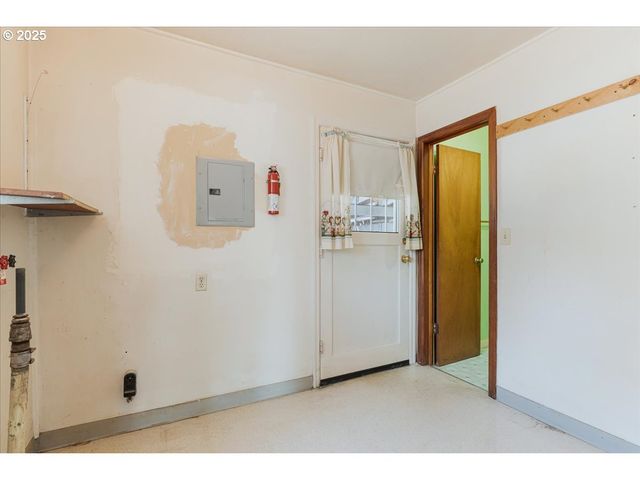 603 E 6TH St, Newberg, OR 97132