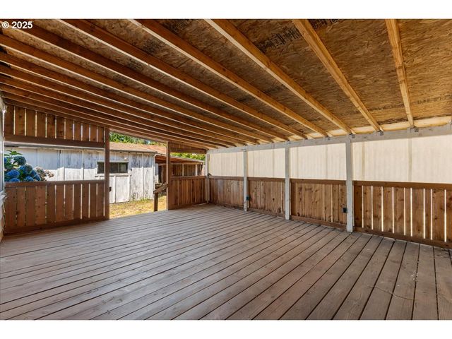 603 E 6TH St, Newberg, OR 97132