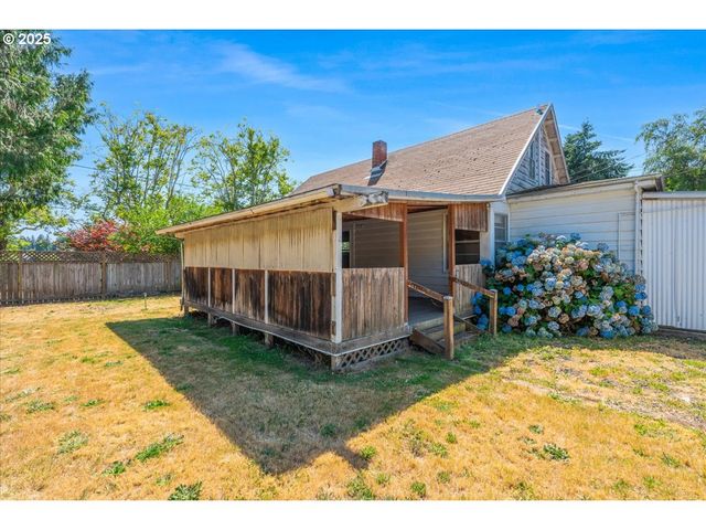 603 E 6TH St, Newberg, OR 97132