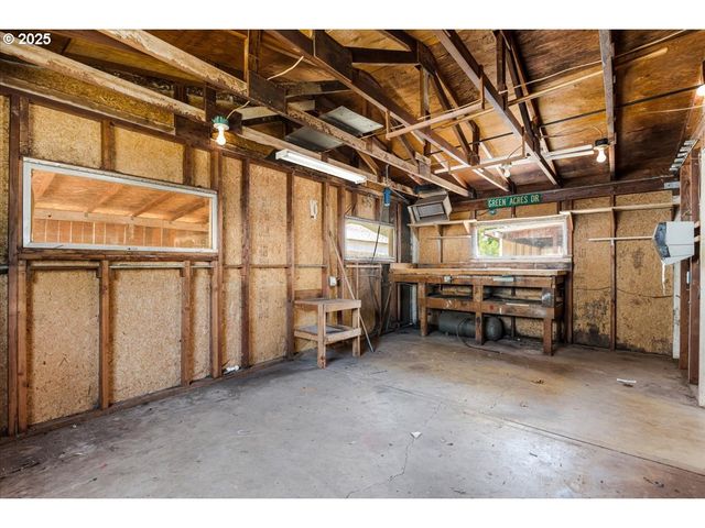 603 E 6TH St, Newberg, OR 97132