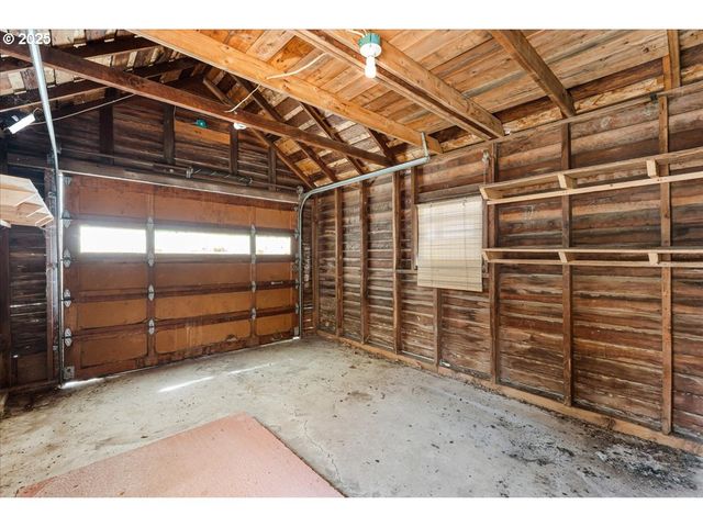 603 E 6TH St, Newberg, OR 97132