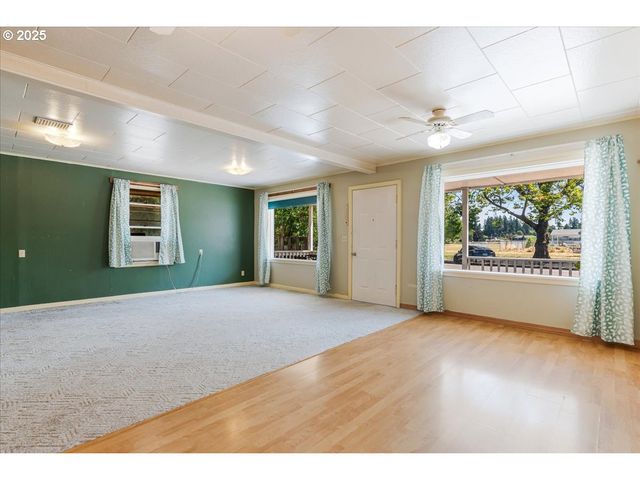 603 E 6TH St, Newberg, OR 97132