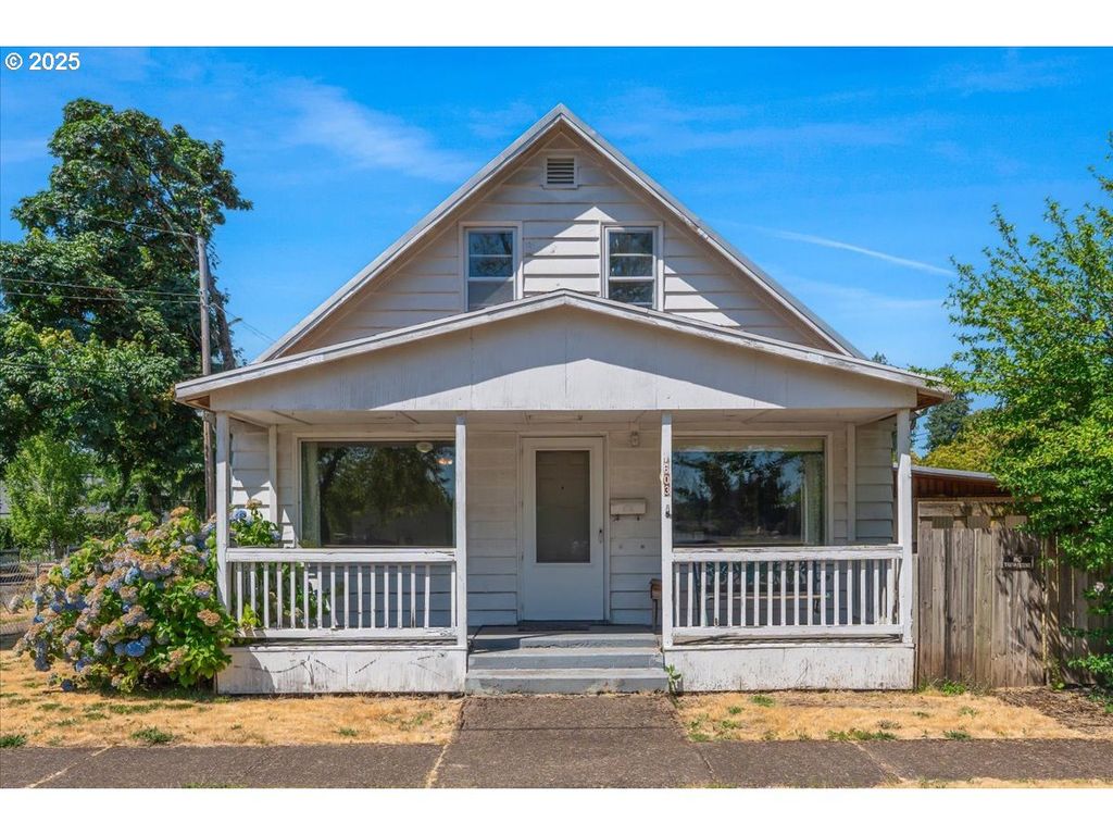 603 E 6TH St, Newberg, OR 97132