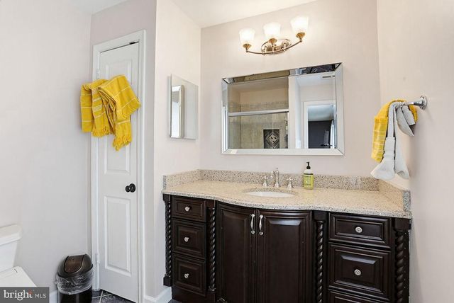 8 BOULDERCREST CT, Rockville, MD 20850