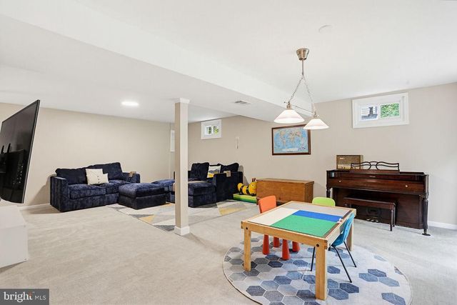 8 BOULDERCREST CT, Rockville, MD 20850