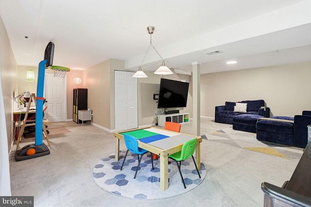 8 BOULDERCREST CT, Rockville, MD 20850