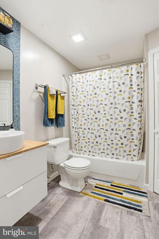 8 BOULDERCREST CT, Rockville, MD 20850
