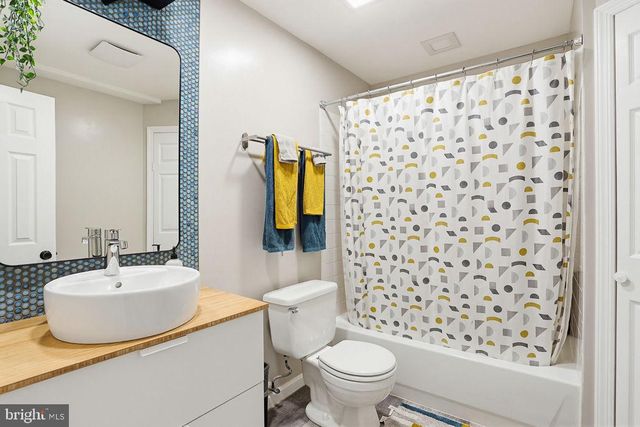 8 BOULDERCREST CT, Rockville, MD 20850