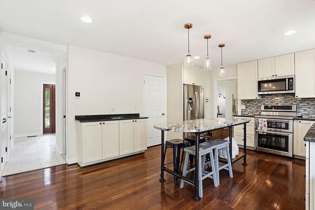 8 BOULDERCREST CT, Rockville, MD 20850
