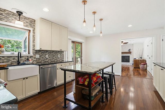 8 BOULDERCREST CT, Rockville, MD 20850