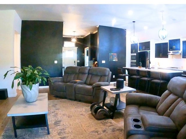 28011 E 107th Street S, Coweta, OK 74429