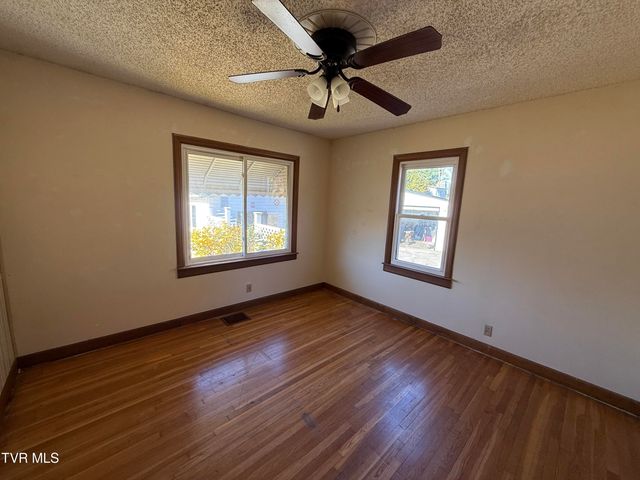 116 Magnolia Avenue, Bulls Gap, TN 37711