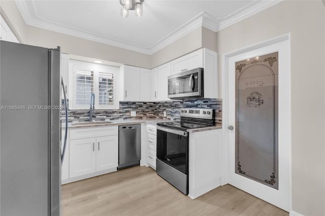 211 SE 1st Ter, Dania Beach, FL 33004