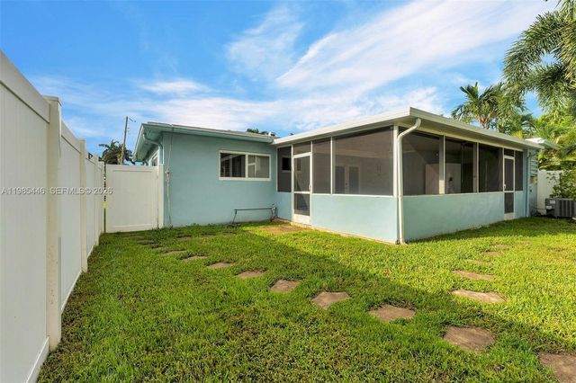 211 SE 1st Ter, Dania Beach, FL 33004