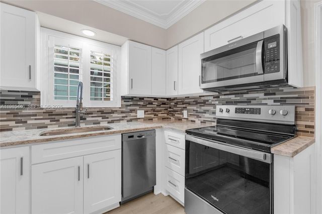 211 SE 1st Ter, Dania Beach, FL 33004