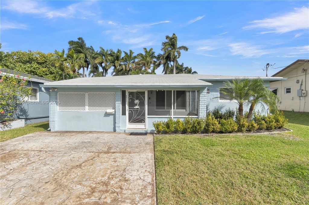 211 SE 1st Ter, Dania Beach, FL 33004