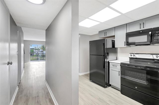 709 RUSSELL LANE C221, Brandon, FL 33510