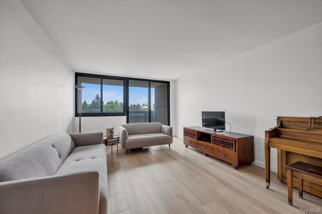 2 Bay Club Drive 2B, Bayside, NY 11360