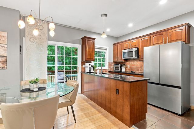 4 Oakes Circle 4, Millbury, MA 01527