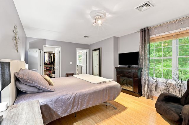 4 Oakes Circle 4, Millbury, MA 01527