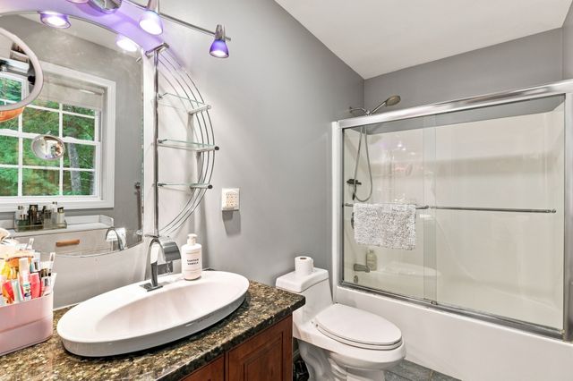 4 Oakes Circle 4, Millbury, MA 01527