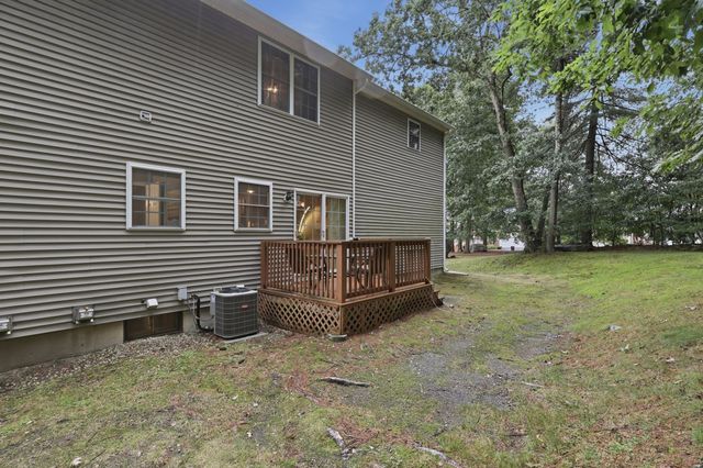 4 Oakes Circle 4, Millbury, MA 01527