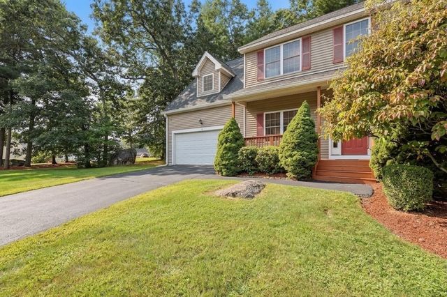 4 Oakes Circle 4, Millbury, MA 01527