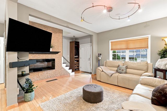 4 Oakes Circle 4, Millbury, MA 01527