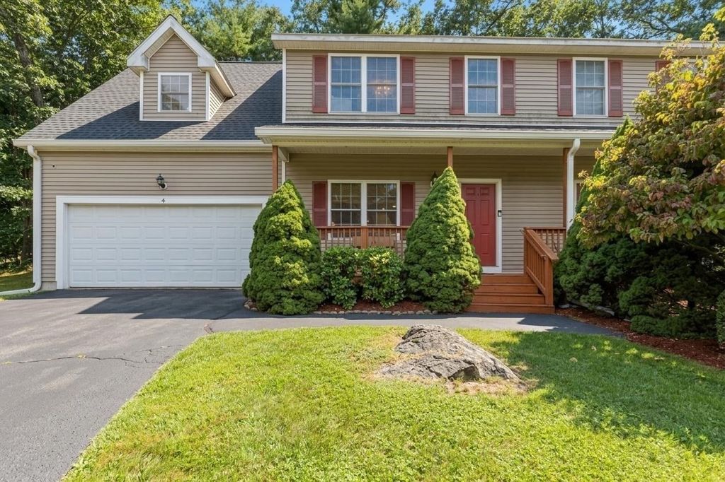 4 Oakes Circle 4, Millbury, MA 01527