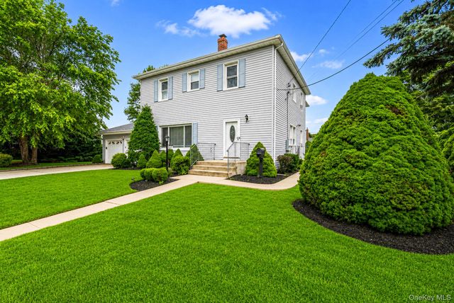 527 Milligan Lane, West Islip, NY 11795