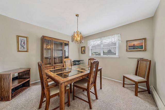 527 Milligan Lane, West Islip, NY 11795