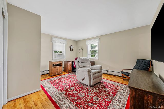 527 Milligan Lane, West Islip, NY 11795