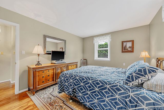 527 Milligan Lane, West Islip, NY 11795