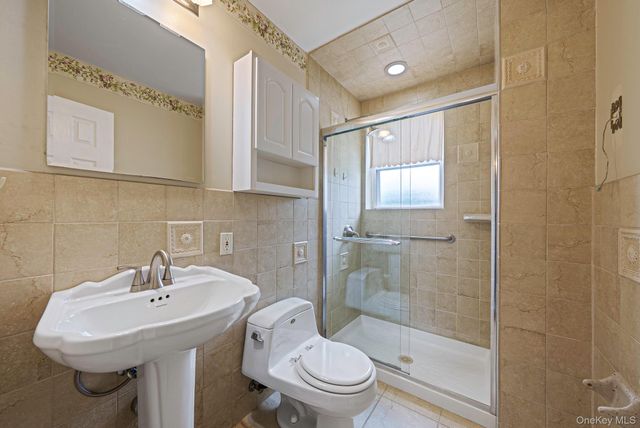 527 Milligan Lane, West Islip, NY 11795