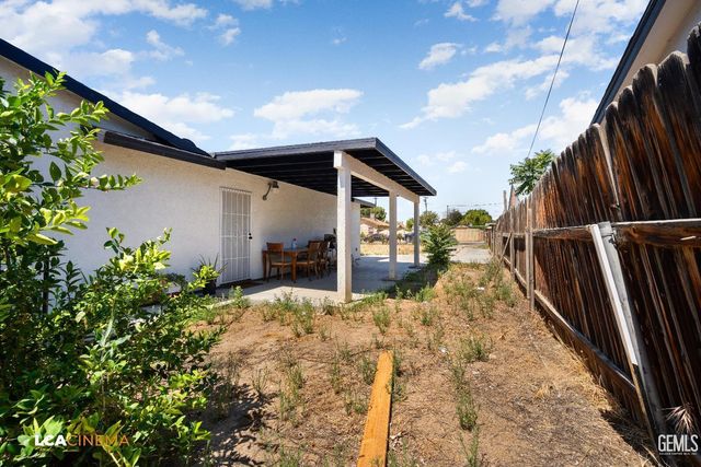 702 Lilac Street, Bakersfield, CA 93308