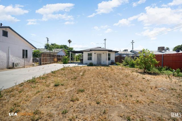 702 Lilac Street, Bakersfield, CA 93308