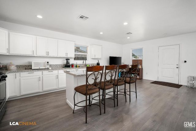 702 Lilac Street, Bakersfield, CA 93308